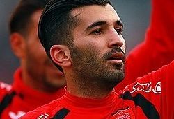 ستاره پرسپولیس تهران با پوشیدن پیراهن تیم یوونتوس ایتالیا به قلیان کشیدن مشغول شد.
