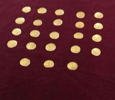 کشف ۲۳ قطعه سکه طلا متعلق به دوران بیزانس در ملکان +عکس