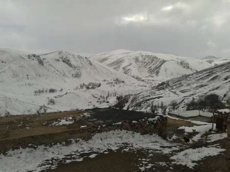 بارش نخستین برف پائیزی در بستان آباد