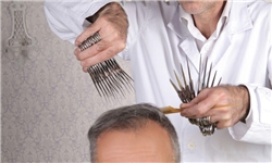 تلاش پیرایشگر خلاق ایرانی برای ثبت رکورد در گینس/ کوتاه کردن موی سر با ۲۲ قیچی+ تصاویر