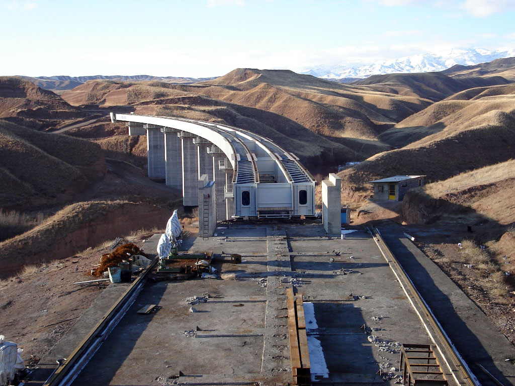 ریل گذاری ۱۰۶ کیلومتر از خط آهن میانه – بستان آباد آغاز شد