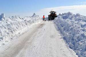 شهرستان بستان آباد در محاصره برف و کولاک